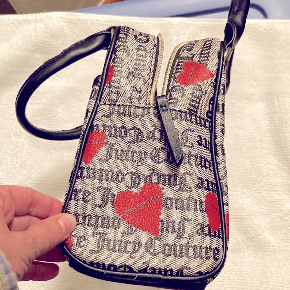 JUICY COUTURE SHOULDER BAG. NWOT. CUTE PURSE!  SPOTLESS. - Picture 9 of 11